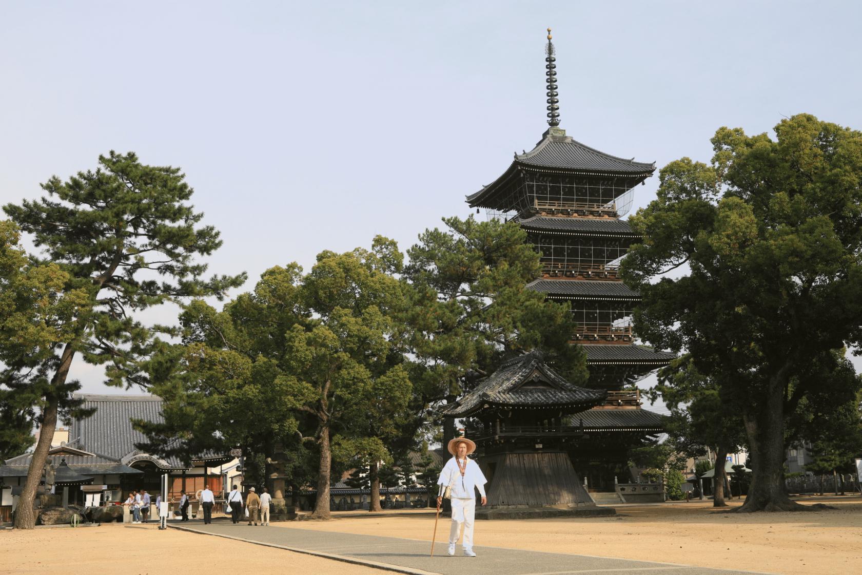 The Spiritual Birthplace of Shikoku: Zentsuji / Mark Groenewold-1