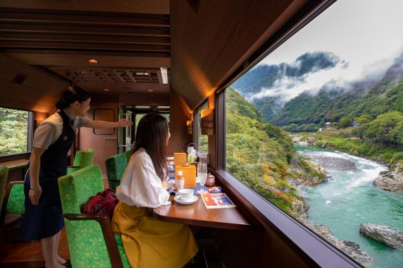 Sightseeing Train: Shikoku Mannaka Sennen Monogatari-2